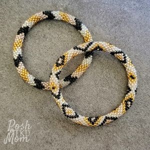 💕☯️Price Drop!!!☯️💕 Set of 2 Glass Bead Bracelets (White/Black/Gold) - NWOT